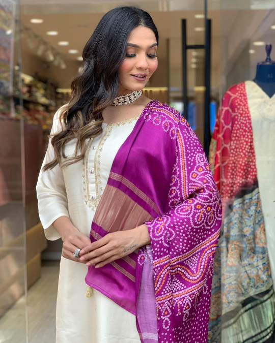 WOMEN EMBROIDERED WHITE SUIT SET