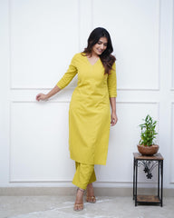 WOMEN PLAIN V-NECK KURTA SET