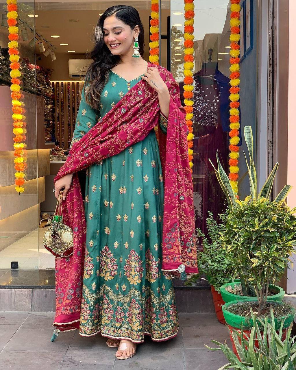 WOMEN EMBROIDERED SUIT SET