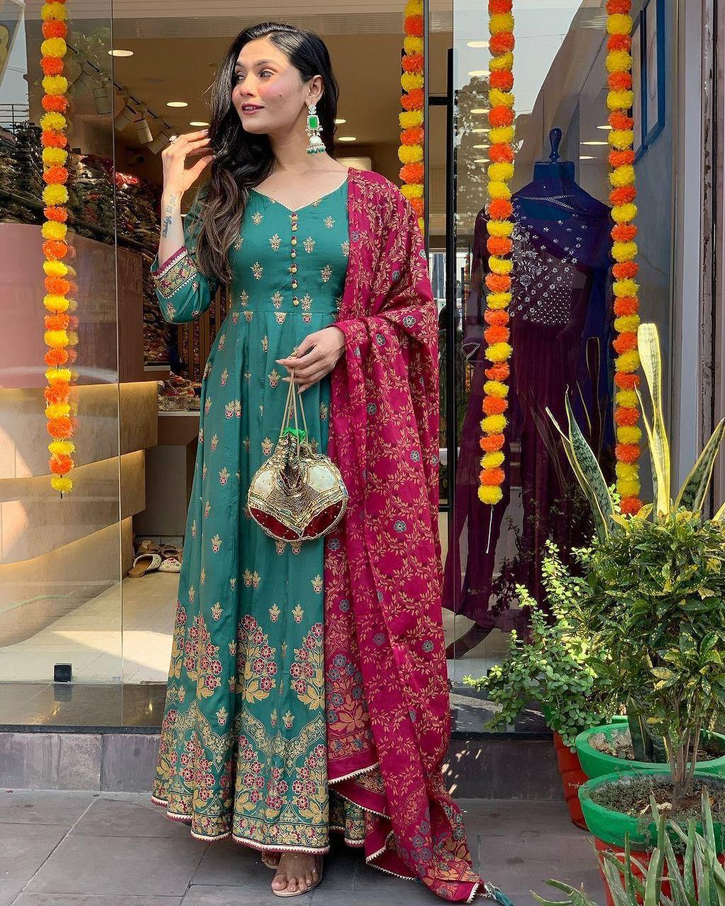 WOMEN EMBROIDERED SUIT SET