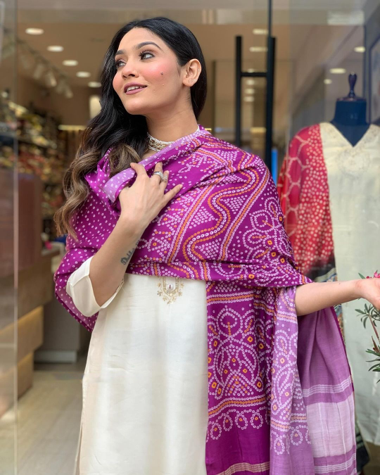 WOMEN EMBROIDERED WHITE SUIT SET