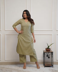 WOMEN PLAIN V-NECK KURTA SET