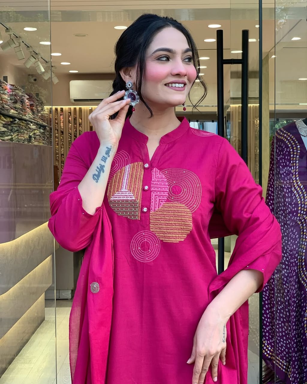 WOMEN HAND & EMBROIDERED SUIT SET