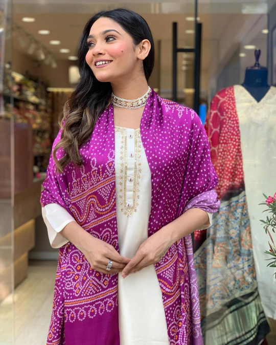 WOMEN EMBROIDERED WHITE SUIT SET