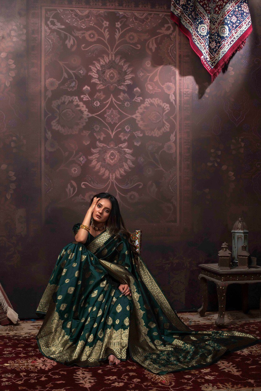 Pure Banarasi Silk Saree Weaved With Zari Comes With Heavy Banarasi Brocade Blouse