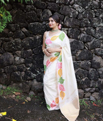 Pure Banarasi Silk Saree Weaved With Zari Comes With Heavy Banarasi Brocade Blouse