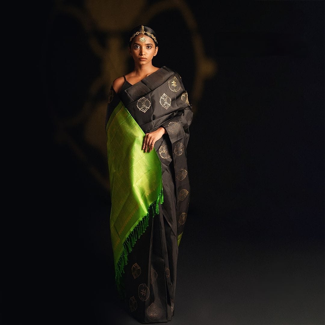 Pure Banarasi Silk Saree Weaved With Zari Comes With Heavy Banarasi Brocade Blouse