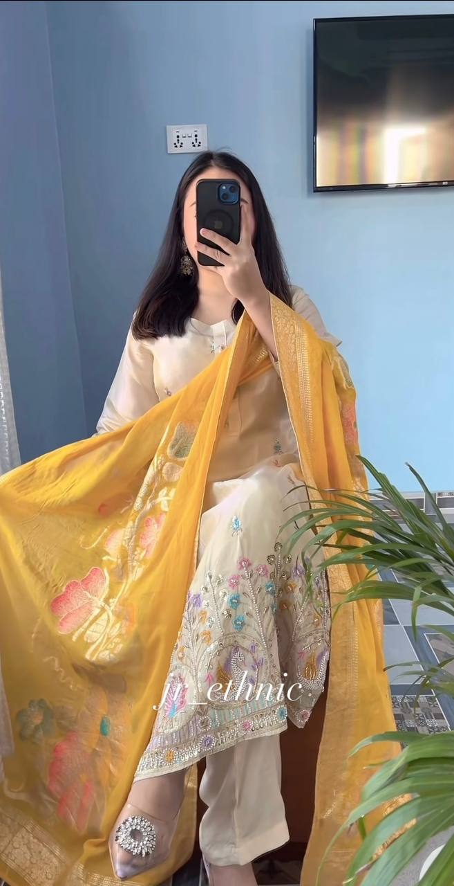 Off-White Pure Silk Printed Suit Set