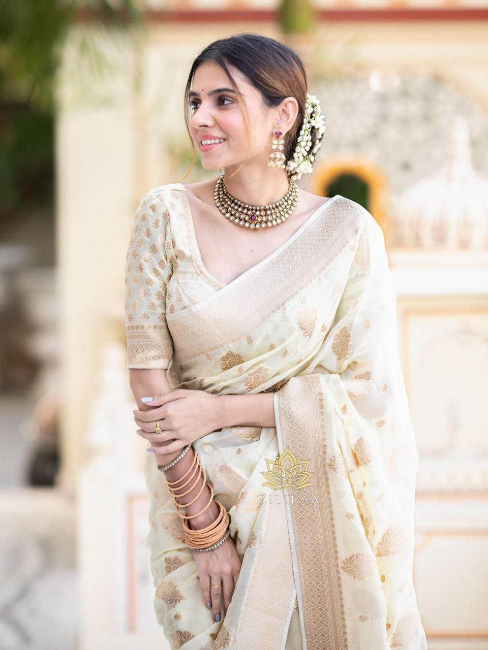 Pure Banarasi Silk Saree Weaved With Zari Comes With Heavy Banarasi Brocade Blouse